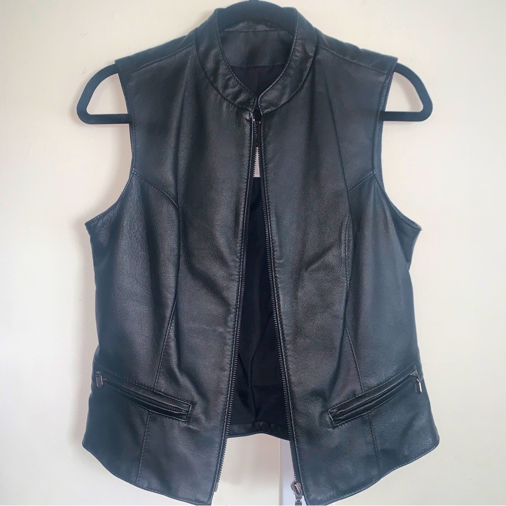 The Leather Ranch Leather Vest Women’s Size S Black Zippered 2 front zip pockets